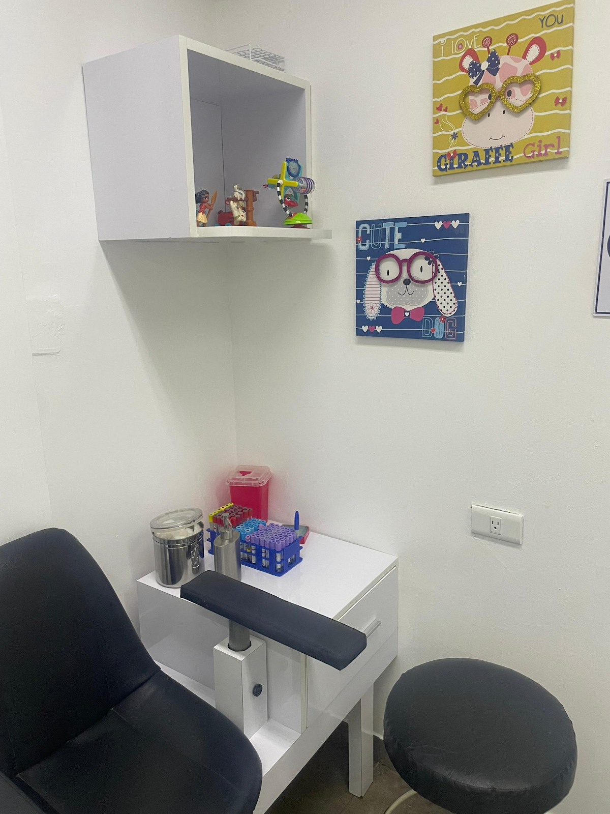 Área de toma de muestra pediátrica